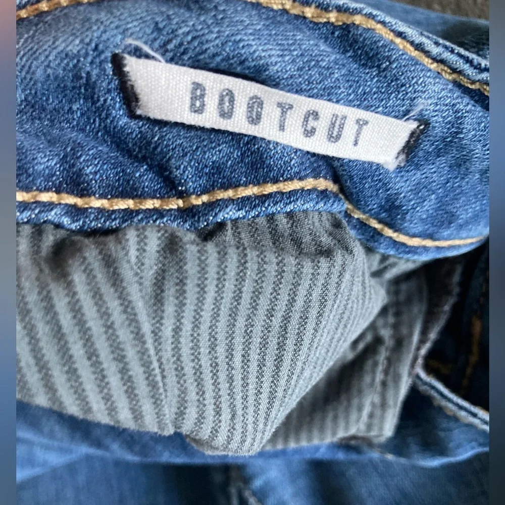 Bullhead Jeans - Picture 4 of 6